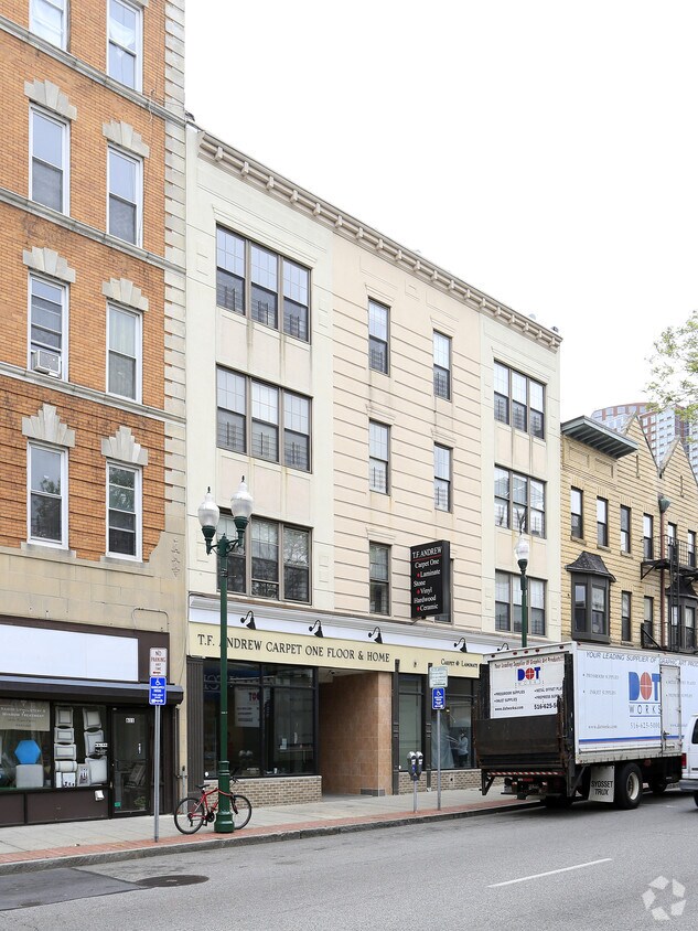 Foto del edificio - 605-607 Main St