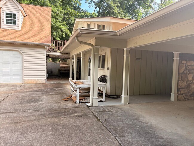 Building Photo - 1349 Wooded Hills Dr