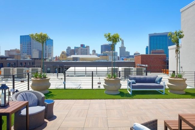 Building Photo - 1 bedroom in Oakland CA 94612