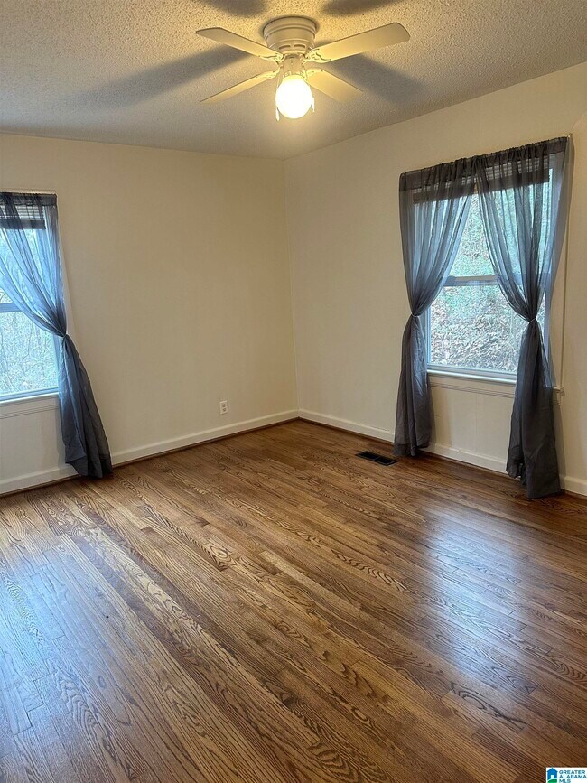 Foto del edificio - 155 Inthawoods Cir