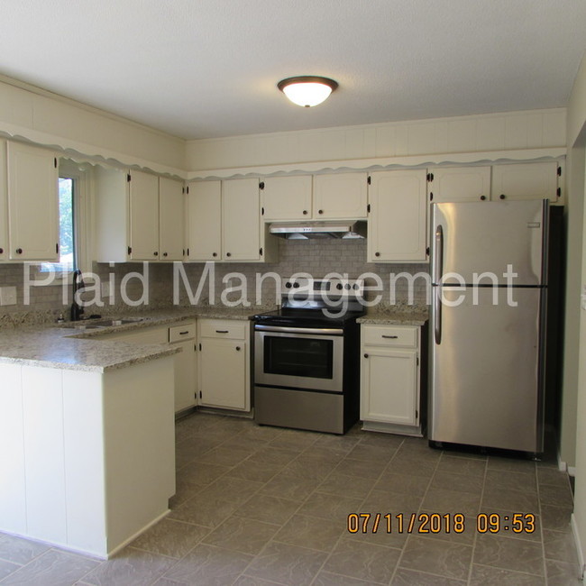 Building Photo - Ready in Oak Grove