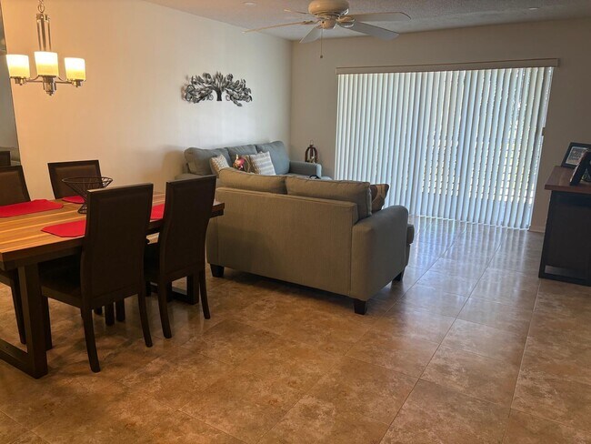 Building Photo - 711 Lori Dr