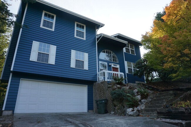 Building Photo - 4 Bedroom, 2.5 bath in Bellingham!