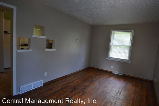 Building Photo - 3 br, 1.5 bath House - 117 E. Louis