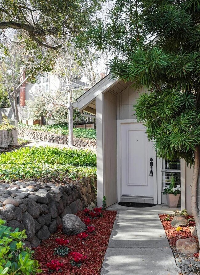 10155 Potters Hatch Cmn, Cupertino, CA 95014 Townhome Rentals in