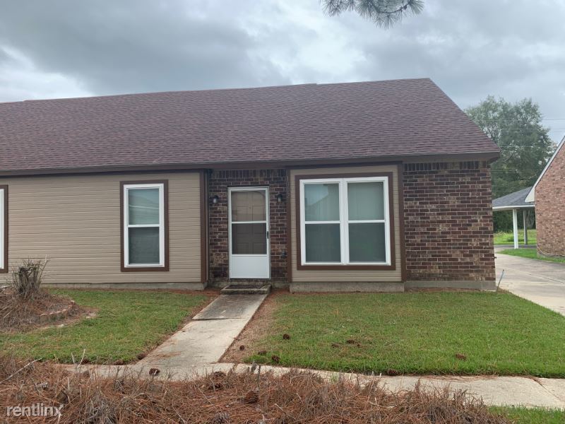 3 br, 2 bath Townhome 1002 Chemin Drive Townhome Rentals in Baker