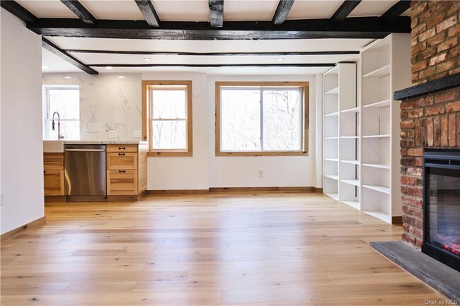 Building Photo - 147 Spring Valley St