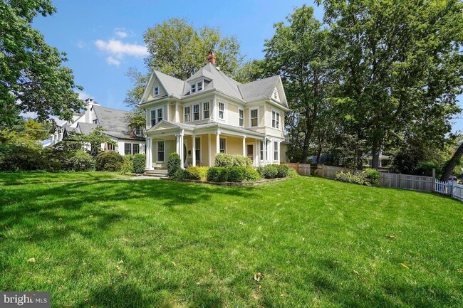 Photo - 1503 Russell Rd House