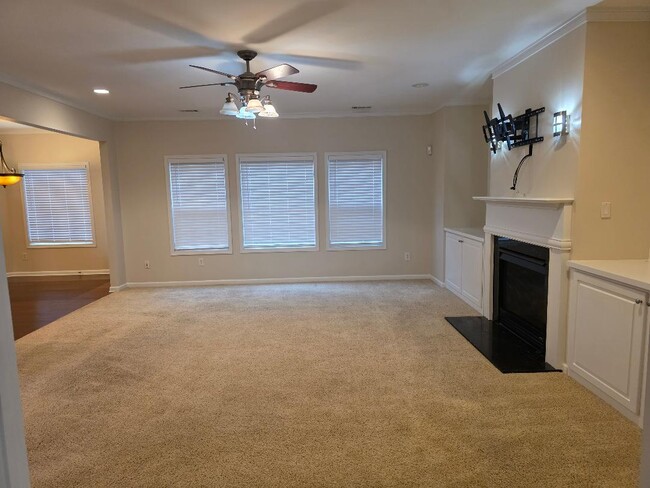 Building Photo - 2143 Somerset Pl SE