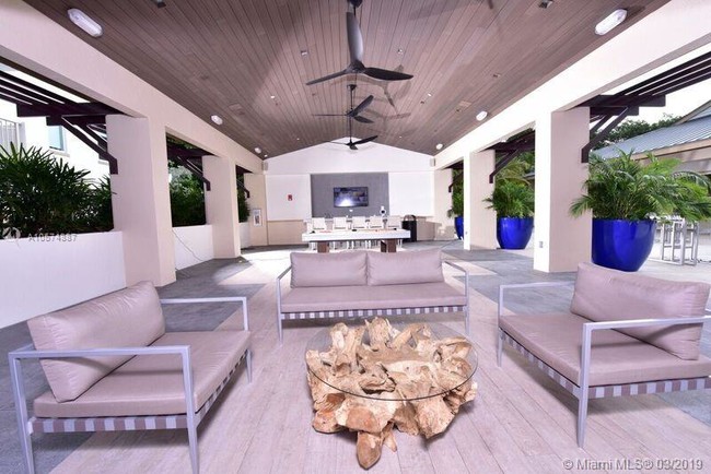 Foto del edificio - 601 NE 39th St