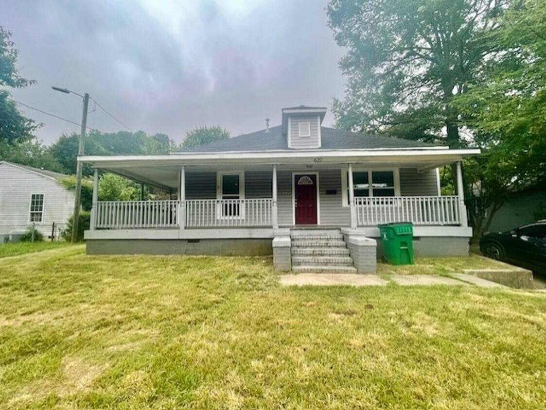Primary Photo - Must view this Adorable 3 bedroom 1 bath h...