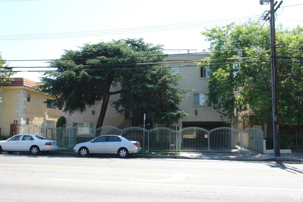 Building Photo - 6912 Coldwater Canyon Ave