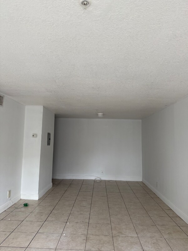 Foto principal - 4271 NW 5th St