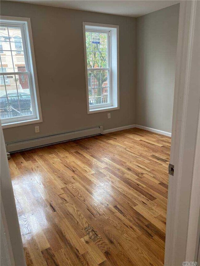 Foto del edificio - 594 Warwick St