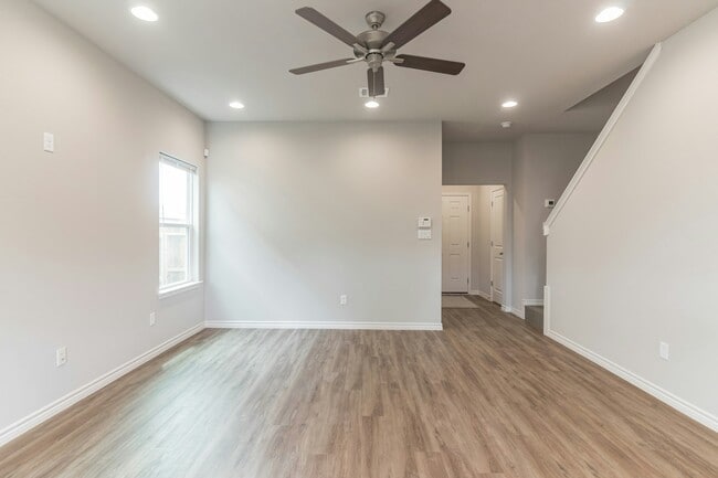 Building Photo - 116 Peruna Dr