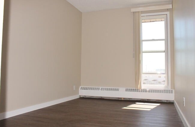 Building Photo - Lanky Court Apartments