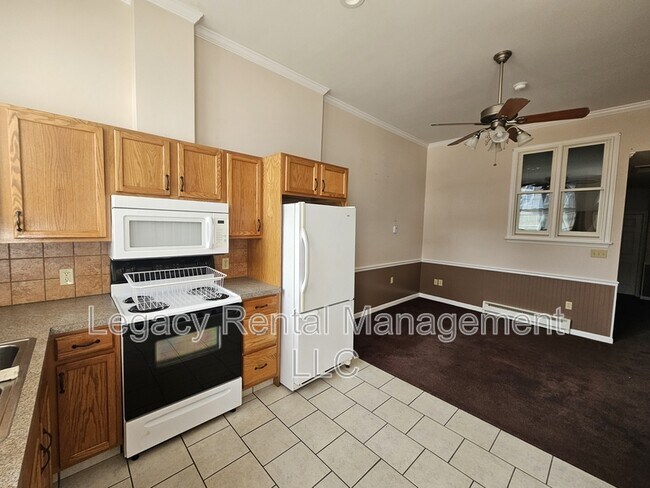 Building Photo - 283 E Main St