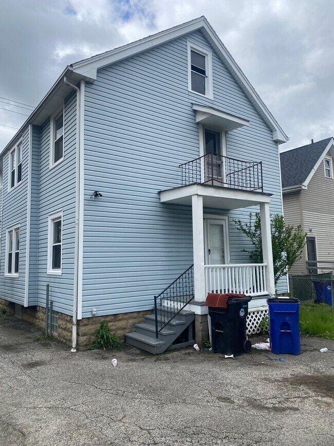 Foto del edificio - 2406 Searsdale Ave