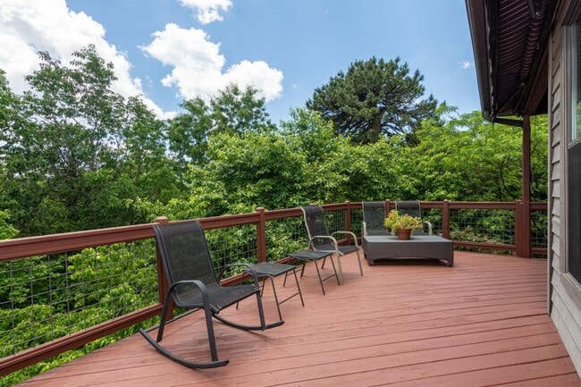 Building Photo - 348 Winding Ridge