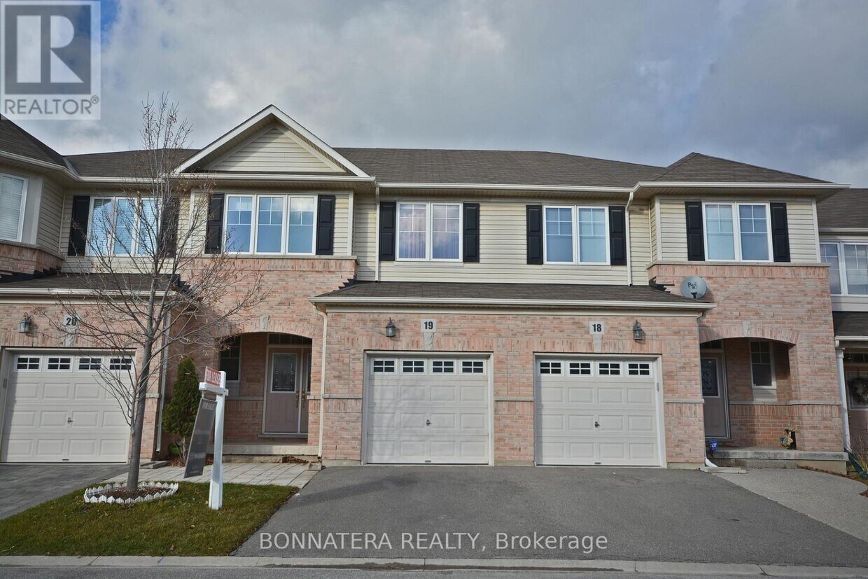 Primary Photo - 3275-3275 Stalybridge Dr