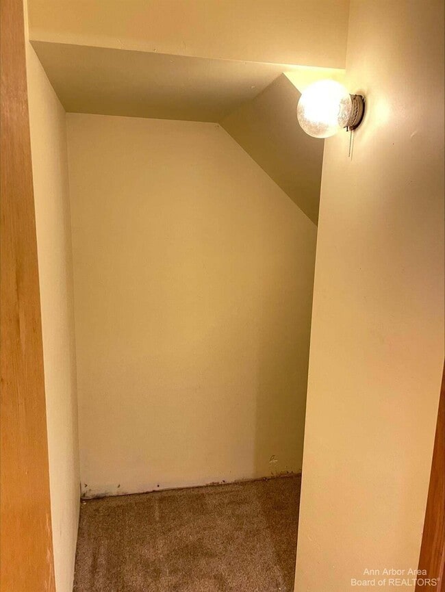 Building Photo - 116 W McKay St