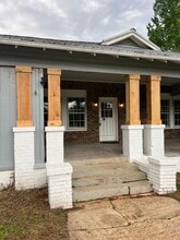Building Photo - 732 Crescent Ridge Rd NE