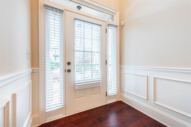 Building Photo - 123 Silver Top Dr SE