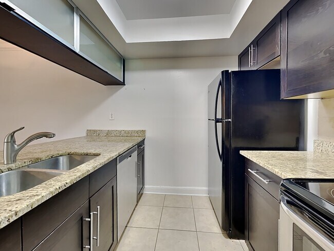 Photo - 3102 W Horatio St Apartment