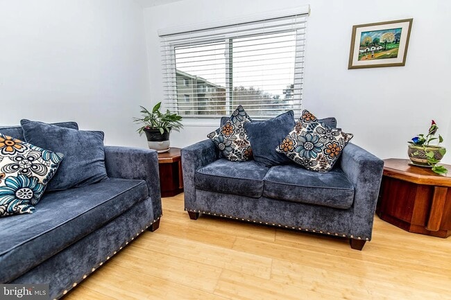 Foto del edificio - 3850 Bel Pre Rd