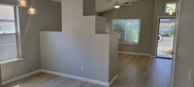 Foto del edificio - 3 bedroom 2 bath Home in Antelope