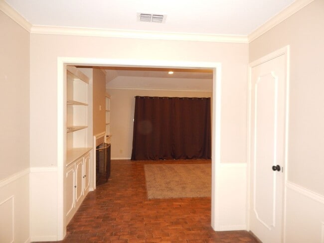 Building Photo - Spacious 3 Bedroom, 2 Bath Duplex in Tyler!