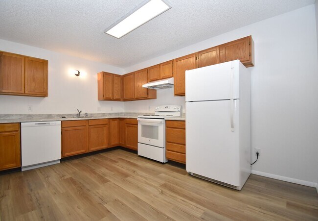 Building Photo - Newly Renovated! Top floor apartment! Close to MSU and downtown!