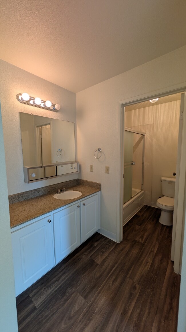 Building Photo - Stonegate Village Apartments & Townhomes