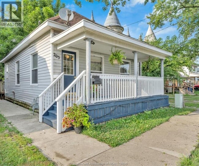 Building Photo - 203 Park St