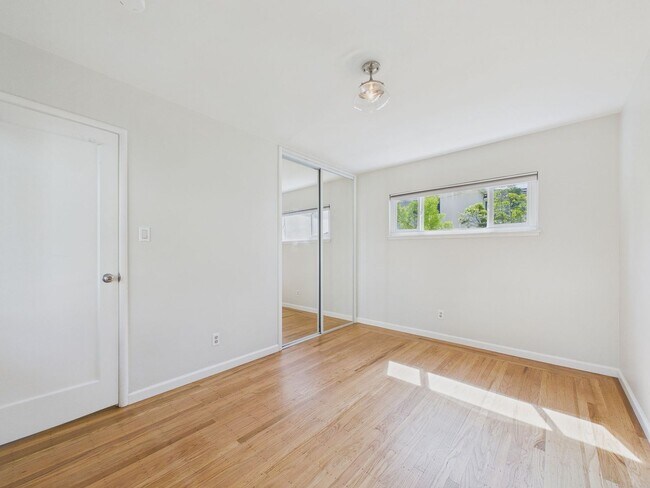 Foto del edificio - **Bright & Spacious 1BR Near UC Berkeley | Hardwood Floors + Natural Light**