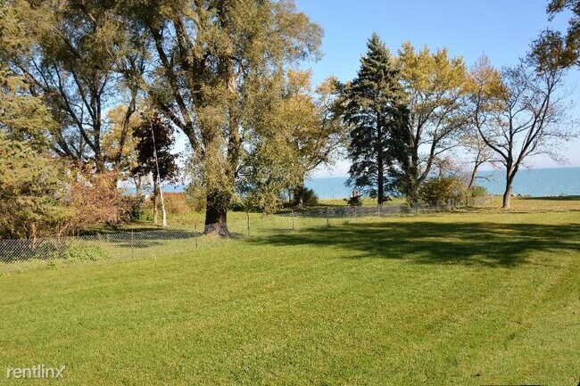 Building Photo - 3 br, 2 bath House - 9411 Lakeshore Dr.