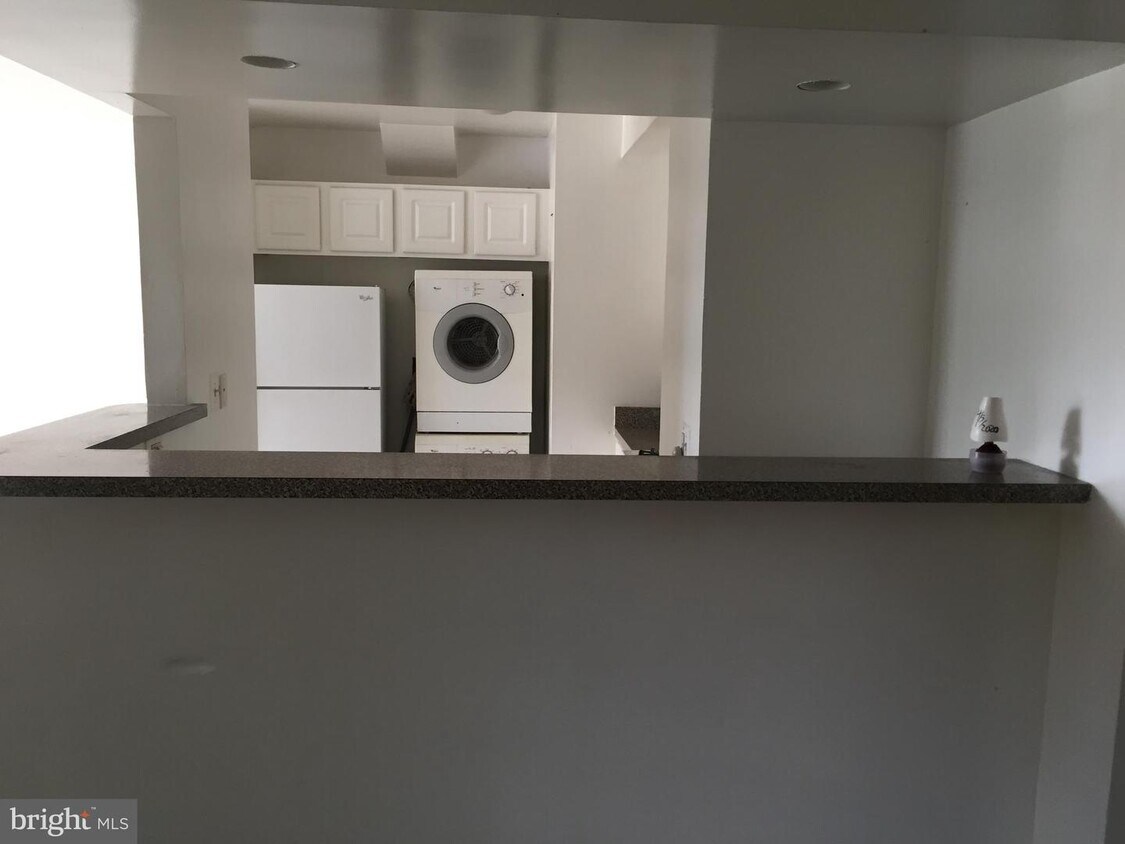 Building Photo - 2502 Markham Ln