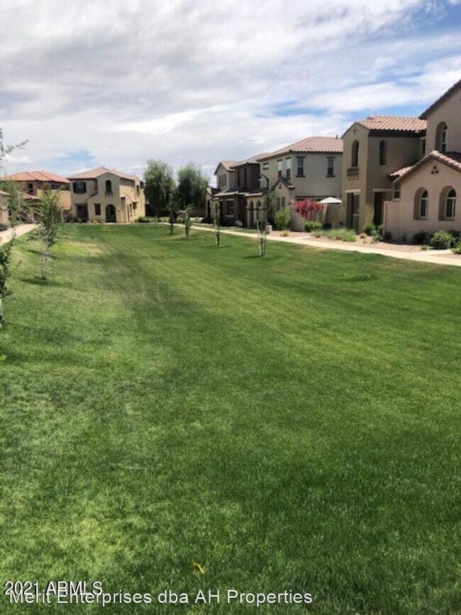 Foto del edificio - 3 br, 2.5 bath House - 3720 E DOGWOOD