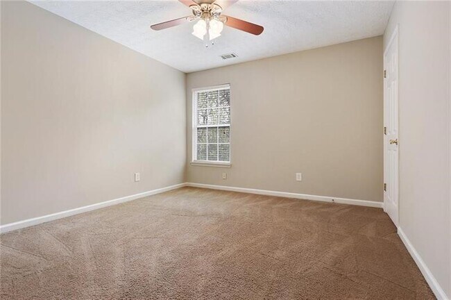 Foto del edificio - 3705 Hutchinson Trace Dr