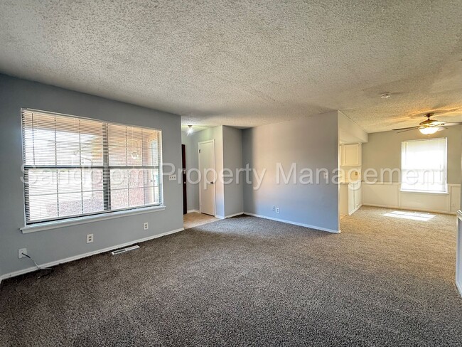 Building Photo - For Lease | Midtown Duplex | $1050 Rent