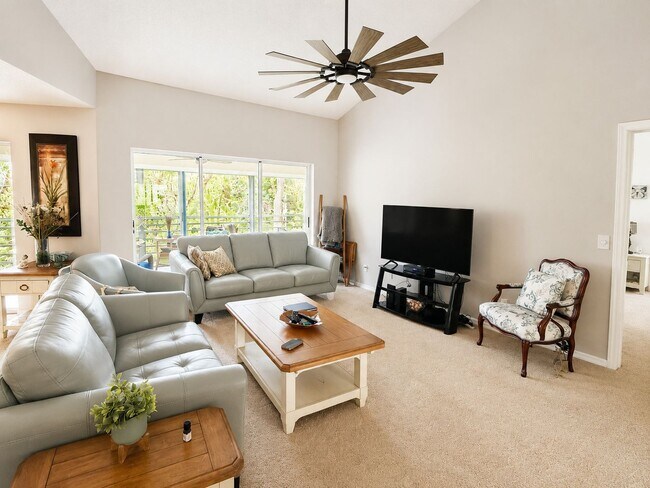 Building Photo - FOR RENT – STUNNING 2 BEDROOM / 2 BATH CONDO IN BRADENTON