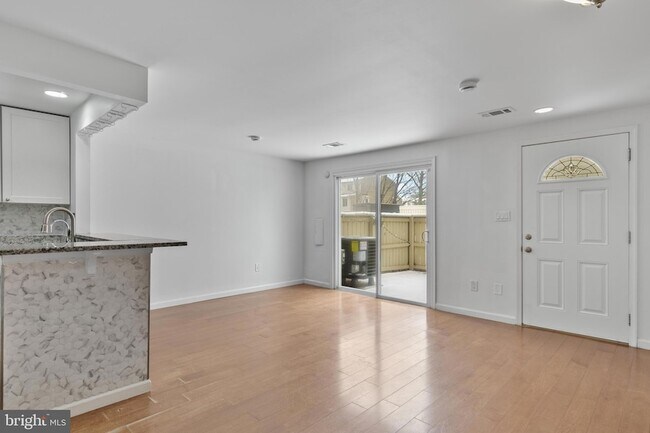 Foto del edificio - 8619 Welbeck Way