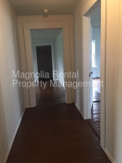 Building Photo - Recently remodeled home in Spartan Mills
