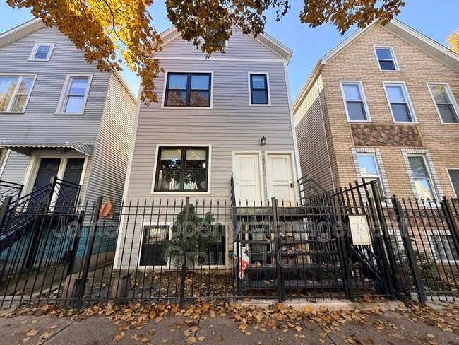 Photo - 2511 W Cortland St Apartment