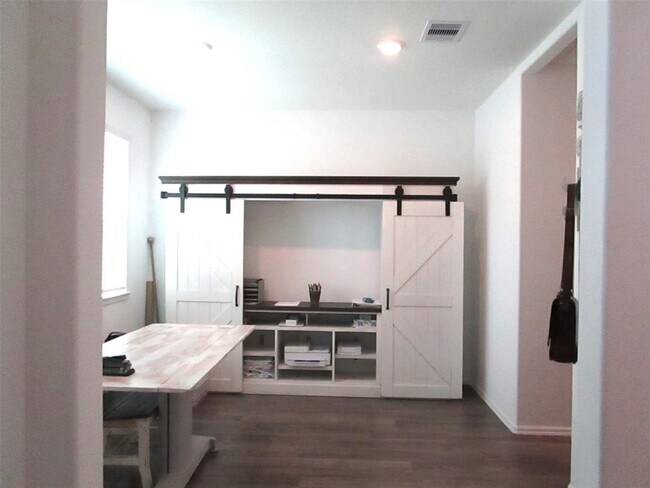 Foto del edificio - 9323 Darby Knoll Wy