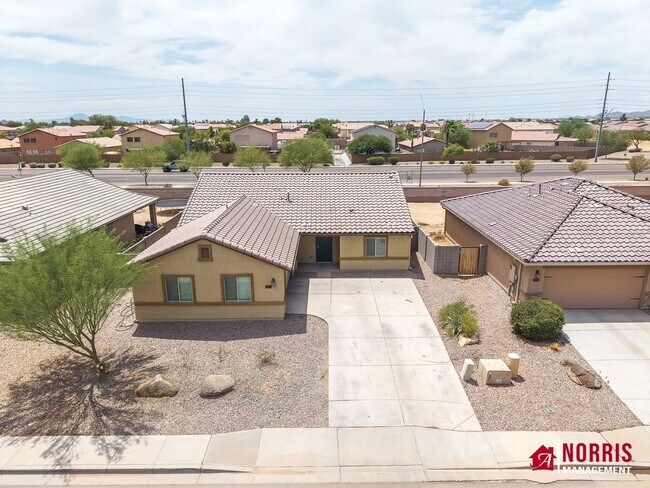 Building Photo - Very Nice Home in a Great Location