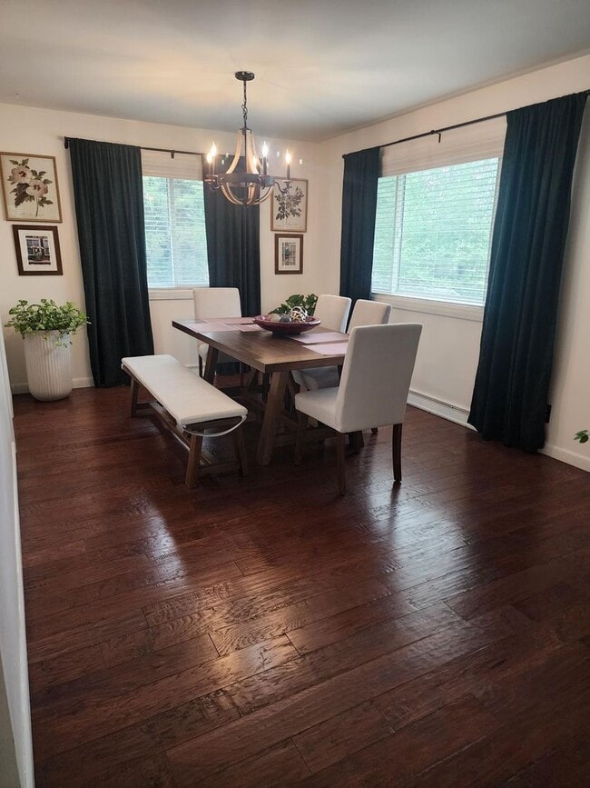 Building Photo - r2911