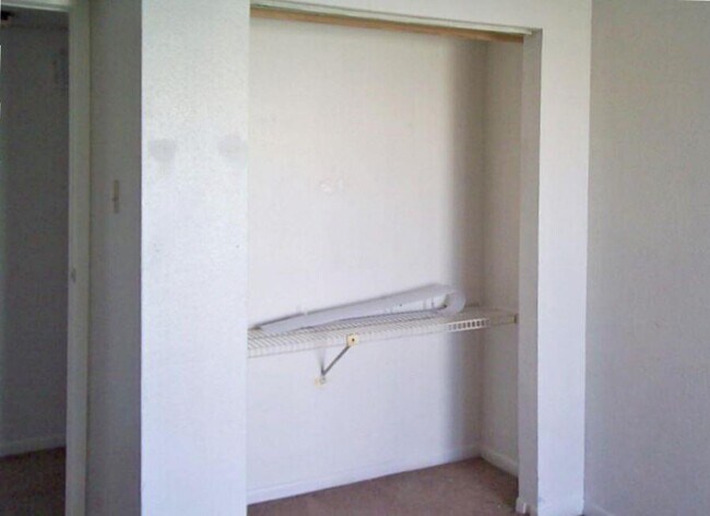 Foto del edificio - 2816 S Bartell Dr