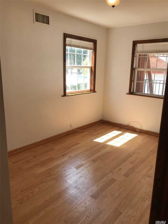 Foto del edificio - 164-45-164-76 76th Ave