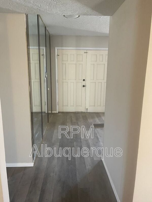 Building Photo - 4001 Wellesley Dr NE